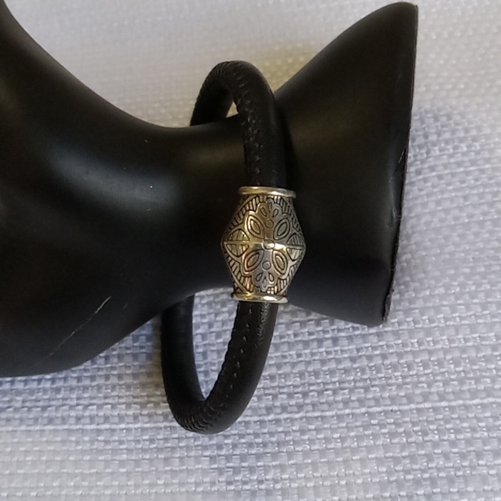 Brughton Leather Bracelet With Long Etched Silver Bead. - Picture 2 of 2